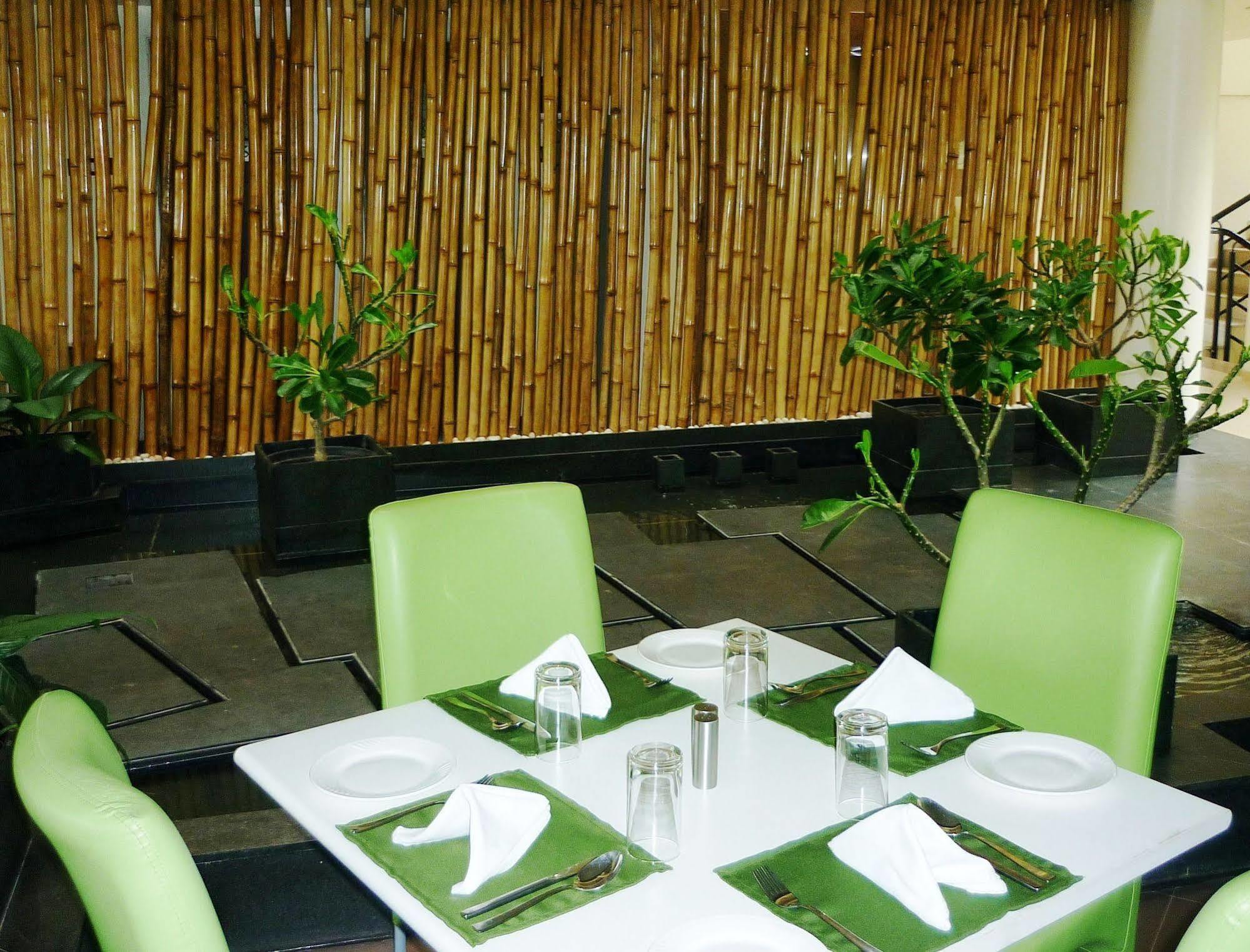 Hotel Mint Montvert, Baner Pune Exterior photo